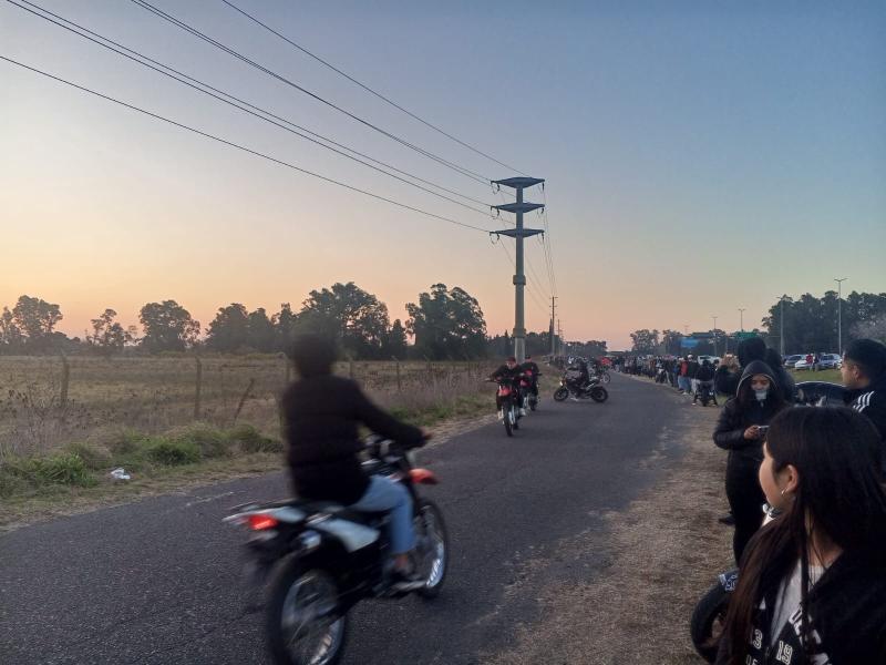 Un espectáculo sobre ruedas: la colorida reunión de motos en La Plata