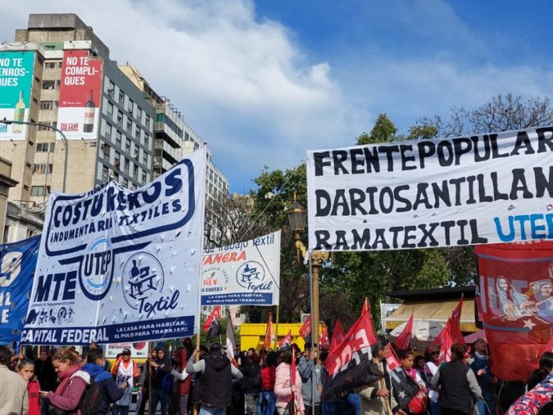 Denuncian cierre de hecho y vaciamiento en una textil de Vicente López: casi 50 trabajadores quedaron afuera de la planta