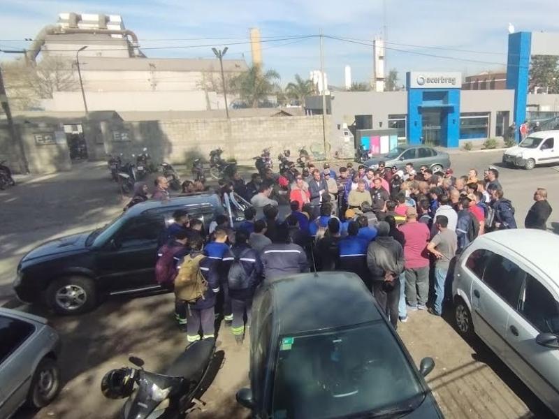 Tras un paro por tiempo indeterminado, la UOM logró un bono de casi $1,3 millones para los trabajadores de Acerbrag