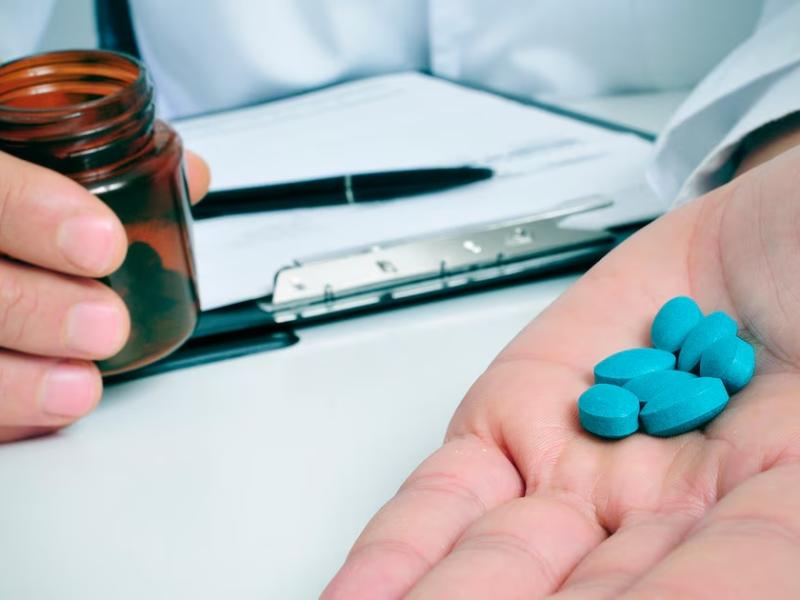 Jubilados marplatenses venden sus celulares para poder costear medicamentos esenciales