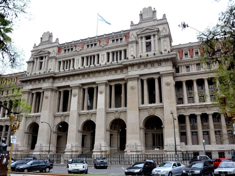 La Justicia condenó a tres empresas y a sus socios a pagar casi $24 millones por empleo en negro y daño moral