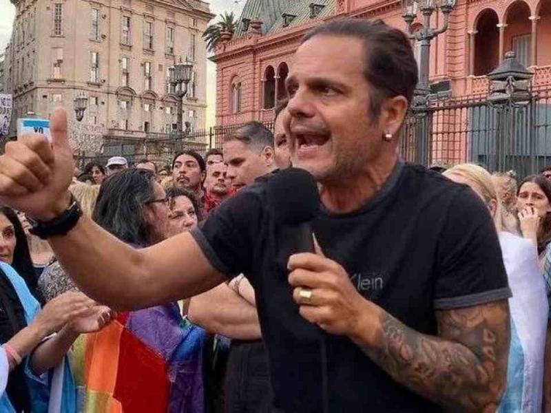 Marcelo Peretta y Eduardo Feinmann protagonizaron un violento cruce en la puerta de Radio Mitre