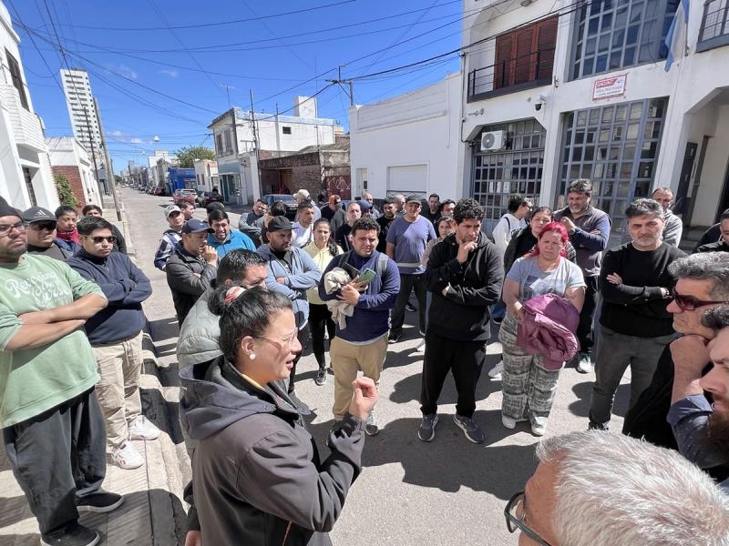 Avex convocó a trabajadores para realizar faenas puntuales, pero aclaró que no pagará los salarios adeudados