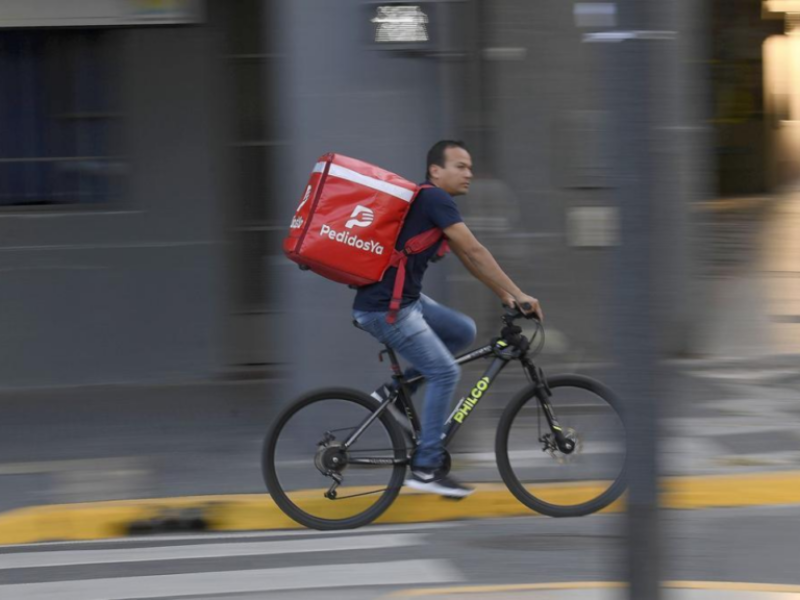 La informalidad laboral supera el 84% en los sectores más pobres y profundiza la desigualdad