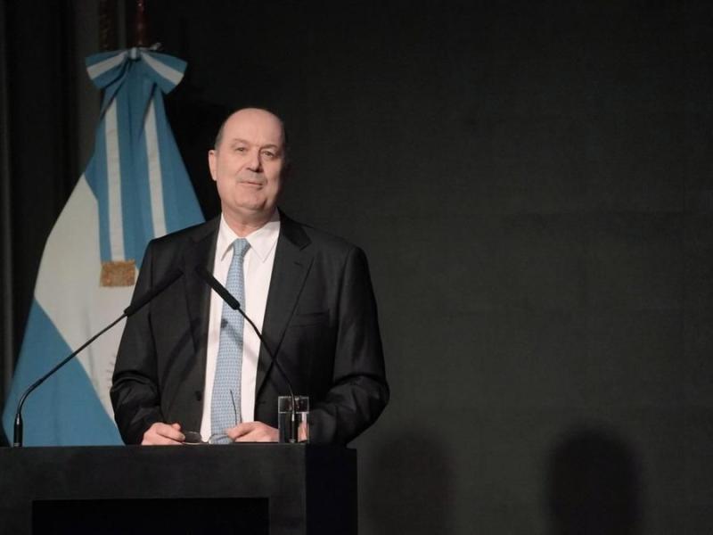 Sturzenegger reconoció la caída del empleo formal y defendió el avance del monotributo como “nuevo” motor laboral