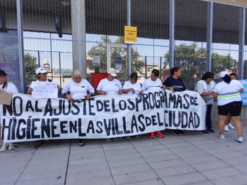 Ciudad de Buenos Aires: denuncian 5.000 despidos en “Veredas Limpias” y el fin de convenios en barrios populares