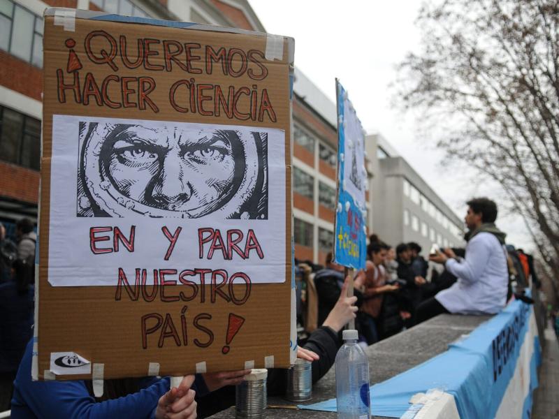 Alerta en el sistema científico: estiman que se perdieron más de 6.300 empleos desde la asunción de Milei