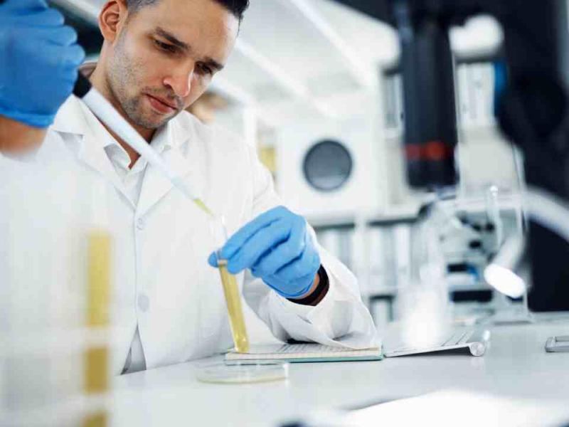 Farmacéuticos acordaron paritarias y el salario básico superará los $3,6 millones en junio