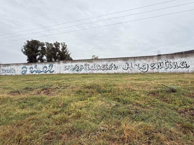 Consolidación Argentina lanzó una campaña de pintadas para posicionar a Dante Gebel en el escenario presidencial