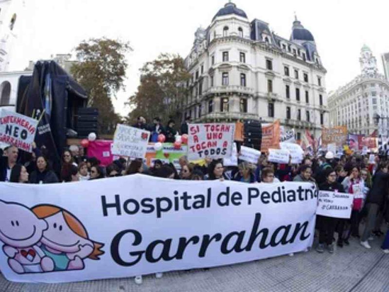 Crisis en el Garrahan: trabajadores denuncian la pérdida de profesionales y exigen una respuesta urgente al conflicto salarial