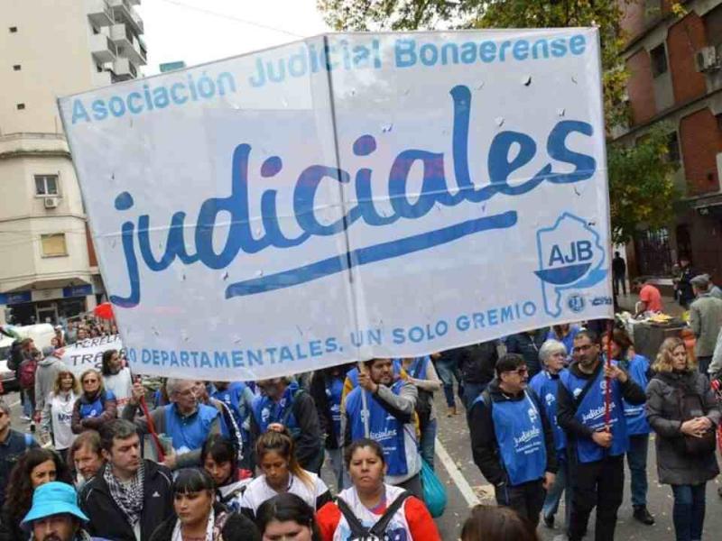 Docentes paran 24 horas y judiciales reclaman reabrir paritarias en la Provincia de Buenos Aires