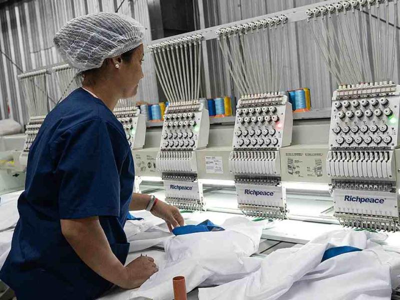 La crisis textil se profundiza: la producción cayó más de 30% frente a 2023 y se perdieron más de 22 mil empleos