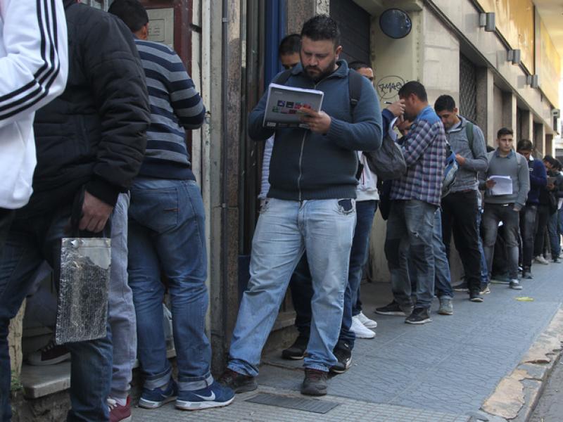 La economía de Milei: menos empleo, salarios en baja y un mercado interno paralizado