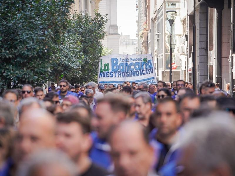 La Bancaria se declara en alerta por despidos y cierre de sucursales en todo el país