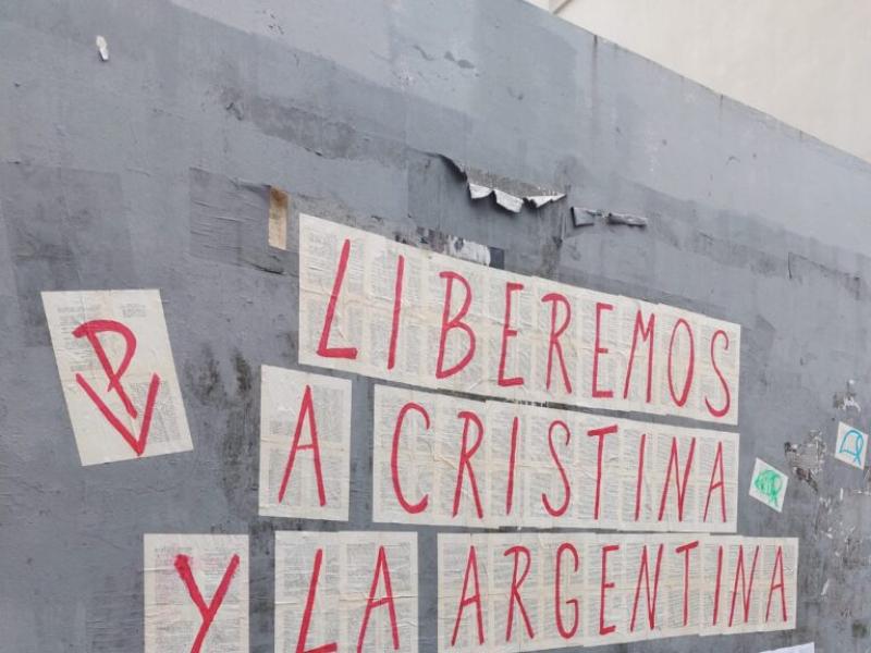 Más de 60 gremios respaldaron a Cristina Kirchner frente a su domicilio y reclamaron mayor protagonismo de la CGT