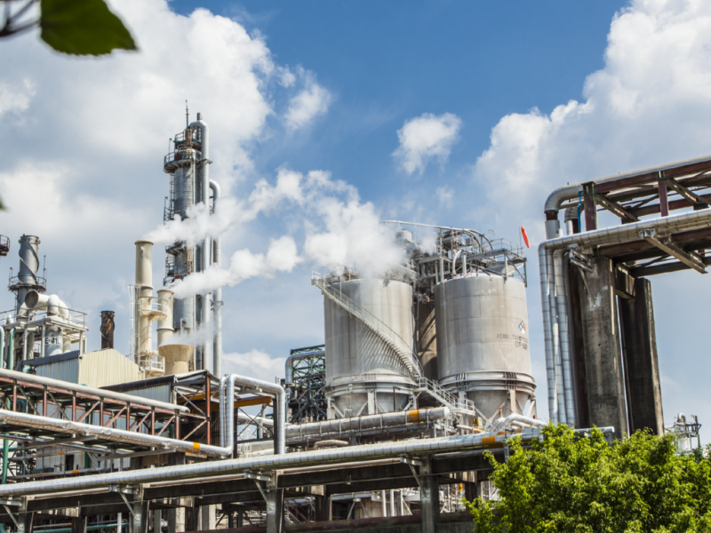 La crisis industrial golpea a las multinacionales: Alpek Polyester Argentina cierra su planta de reciclaje en Zárate