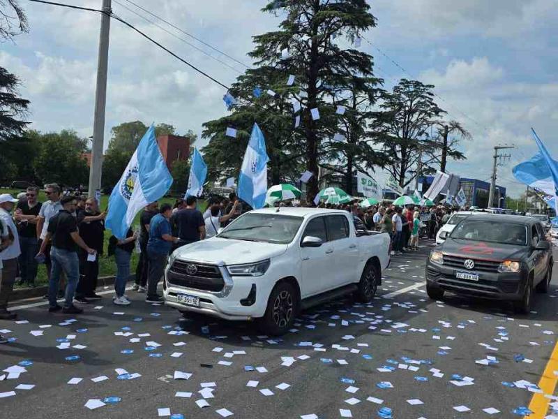 Estatales cordobeses volvieron a las calles contra el ajuste previsional y salarial y repudiaron la visita de Milei
