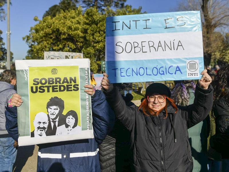 Ciencia y tecnología: trabajadores de CNEA, INTI y UNSAM marcharon contra los bajos salarios y el ajuste