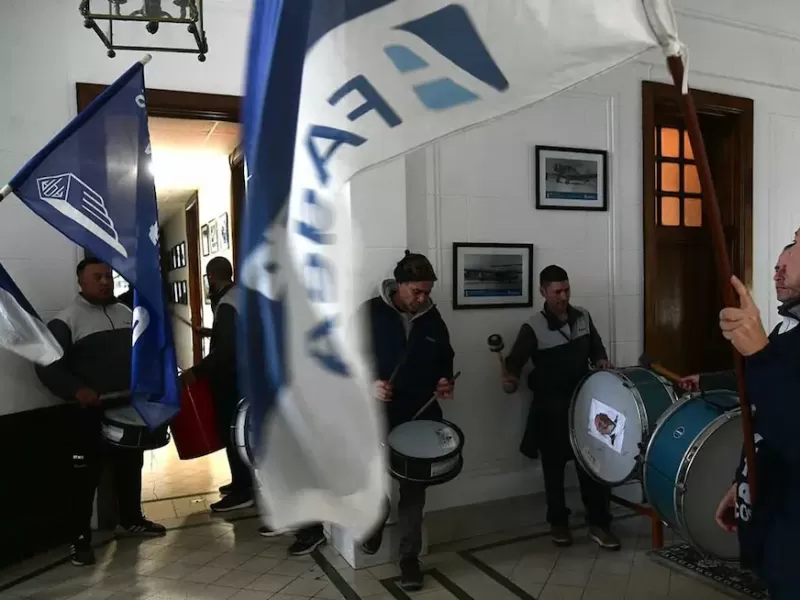 Escala el conflicto en Fadea: gremios exigieron la renuncia del directorio y crece la incertidumbre sobre el futuro de la fábrica