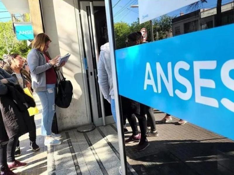 Casi 300 mil personas pidieron el seguro de desempleo desde que asumió Javier Milei