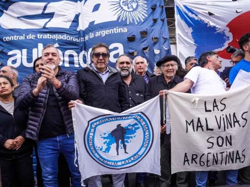 Las CTA marcharon a Tribunales contra el fallo de la Corte y reclamaron la derogación del DNU 70/23