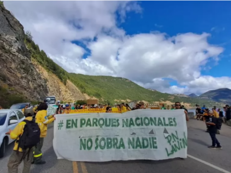 En plena emergencia por incendios, denuncian que el Gobierno planea reducir 400 puestos en Parques Nacionales