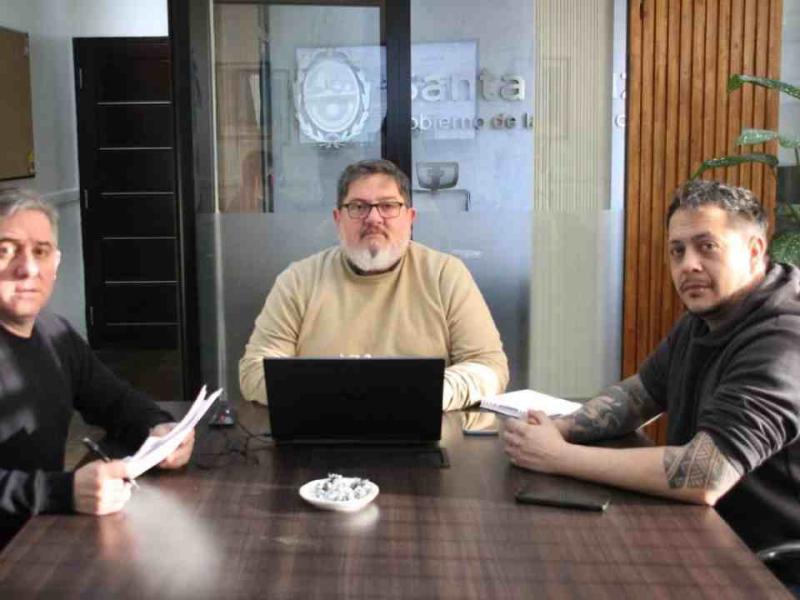 Santa Cruz: Provincia y AMET avanzan en acuerdos sobre salarios, seguridad y mantenimiento de escuelas técnicas