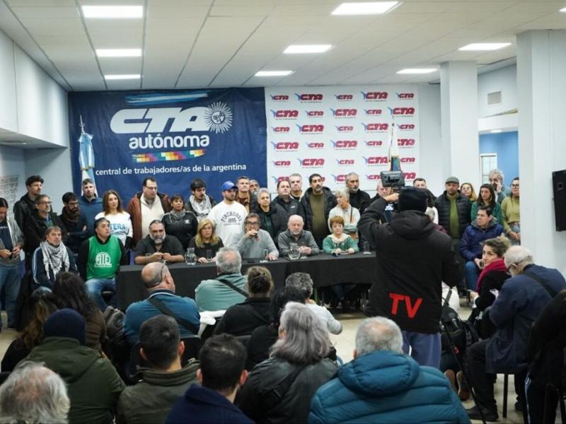 Las dos CTA lanzaron un plan de lucha federal y convocaron a movilizaciones contra el ajuste