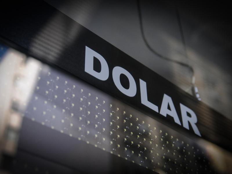 Semana de altibajos en los mercados: el dólar blue retrocede y las acciones cierran con pérdidas