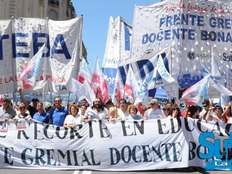 Docentes bonaerenses profundizan el reclamo salarial y advierten por el aumento de la violencia en las escuelas