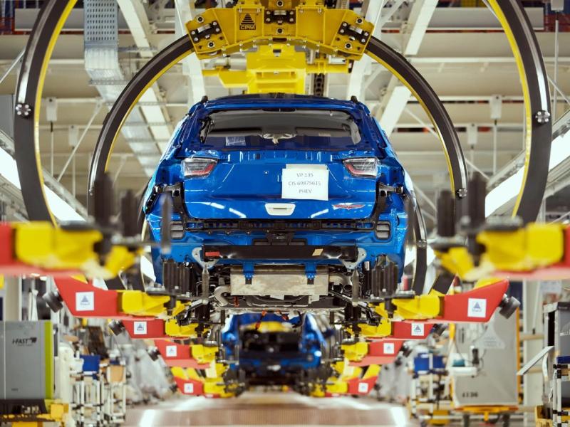 La producción automotriz retrocedió 10% en octubre y crece la preocupación por el empleo en el sector