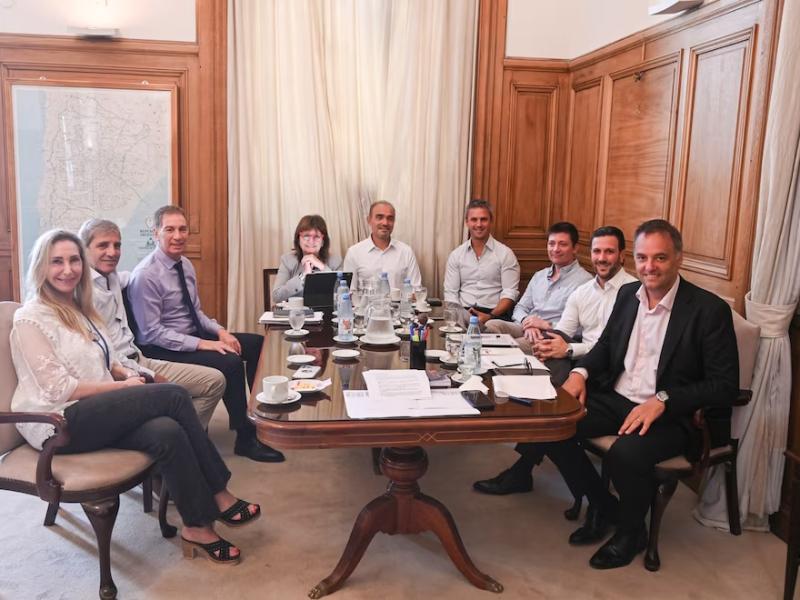 Sube la mora, crecen las tensiones internas y el Gobierno enfrenta semanas clave