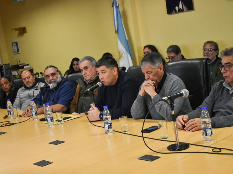 Las centrales sindicales marchan a Economía contra el endeudamiento de las familias