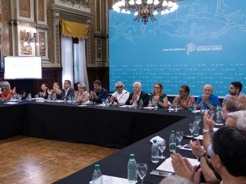 Kicillof formalizó el rechazo bonaerense a la Reforma Laboral con un informe técnico y el respaldo de sindicatos y cámaras empresarias