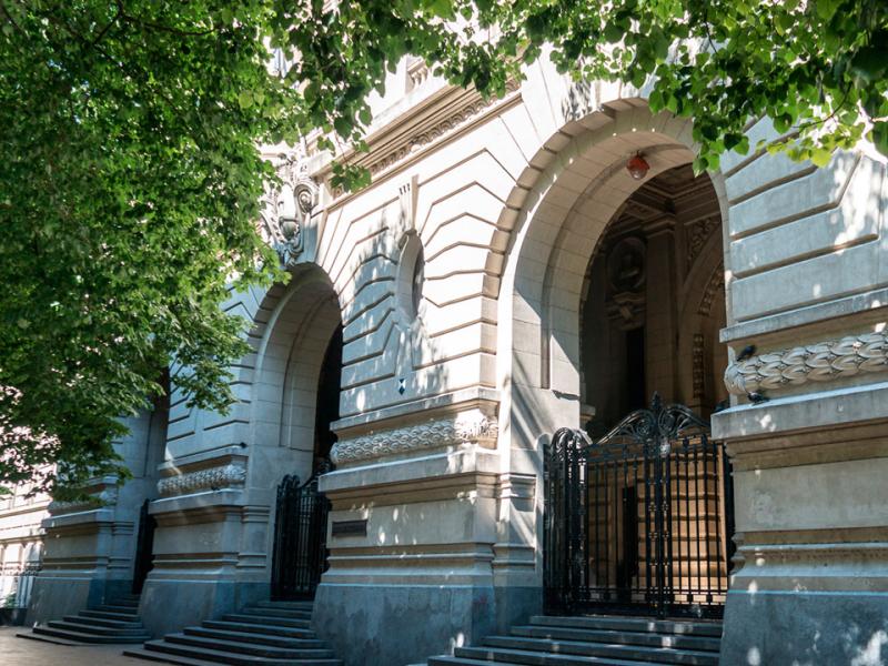 Advierten que peligra el inicio de clases en el Nacional Buenos Aires por la crisis docente y el deterioro salarial