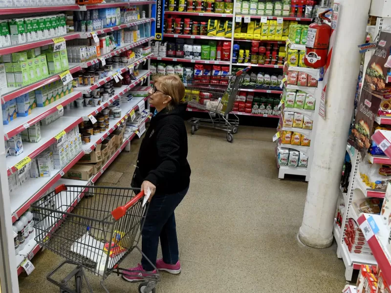 La canasta básica aumentó 1% en agosto: una familia necesitó $1.160.780 para no ser pobre