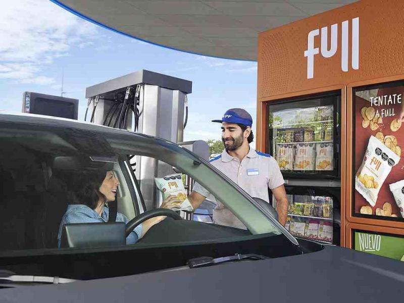 YPF impulsa un nuevo esquema de ventas en estaciones de servicio y abre un frente de debate con el gremio
