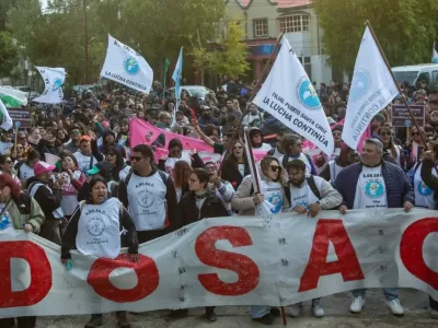 Los docentes santacruceños realizan un paro de 72 horas y recrudece la tensión con el Gobierno provincial