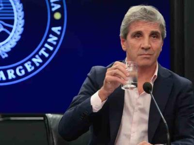 Caputo adelantó que la “segunda etapa” del plan económico incluirá una reforma laboral y tributaria