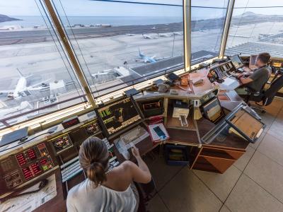 Aerolíneas denunció a controladores aéreos en medio del paro y crece la tensión por el reclamo salarial