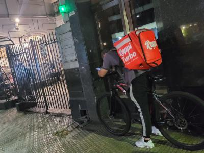 El 75% de quienes trabajan en plataformas digitales tiene más de un empleo