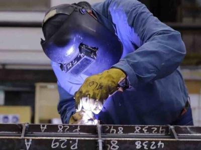 Reforma laboral: el Gobierno busca reinstalar el “banco de horas” y ampliar la discrecionalidad empresarial sobre la jornada laboral