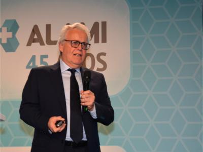 Crecen las versiones sobre una inminente salida de Claudio Stivelman de la Superintendencia de Salud y los gremios analizan acciones judiciales