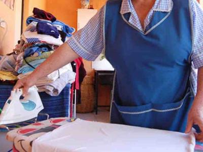 Tras cinco meses de congelamiento, el Gobierno reabre la paritaria de trabajadoras de casas particulares