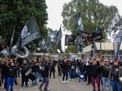 Crece la tensión en Fate: el SUTNA denuncia una “provocación” tras el ingreso de camiones escoltados a la planta de San Fernando