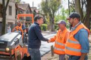 Posse recorrió las cuadras con nuevo pavimento en La Horqueta