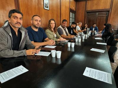 El Gobierno acordó una suba salarial del 1,3% mensual con UPCN y un bono de $45.000: ATE rechaza el acuerdo y lanza nuevas protestas