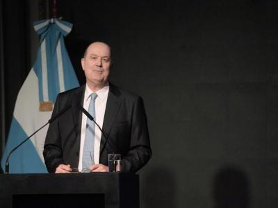 Sturzenegger reconoció la caída del empleo formal y defendió el avance del monotributo como “nuevo” motor laboral