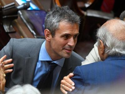 El socio de Martín Menem justificó pagos millonarios de OSPRERA, pero la investigación detectó compras de autos de alta gama