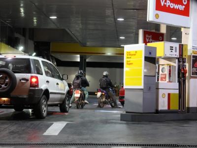 Trabajadores de estaciones de servicio en alerta por el autoservicio y la reforma laboral: 